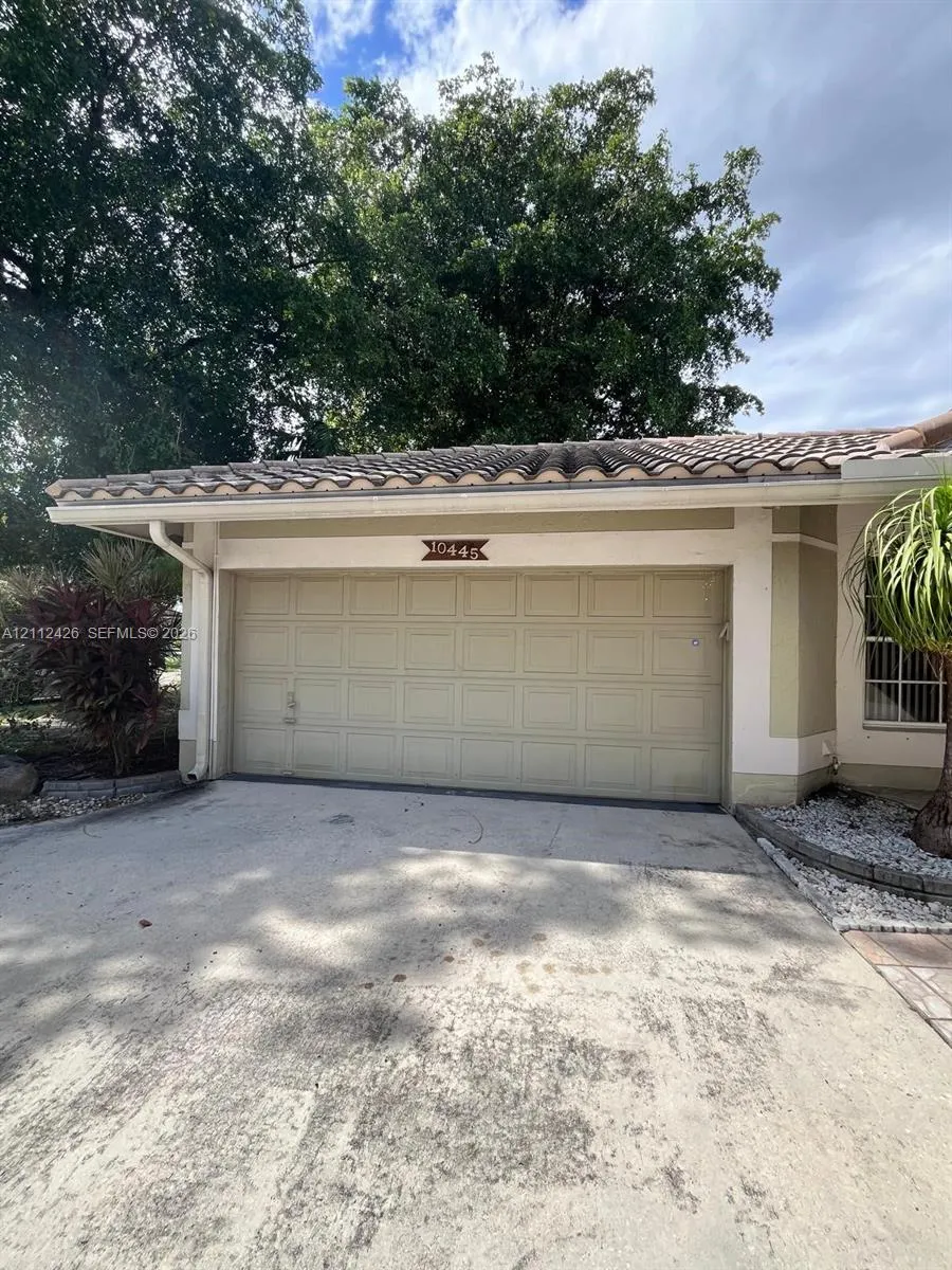 10445 NW 8th Court