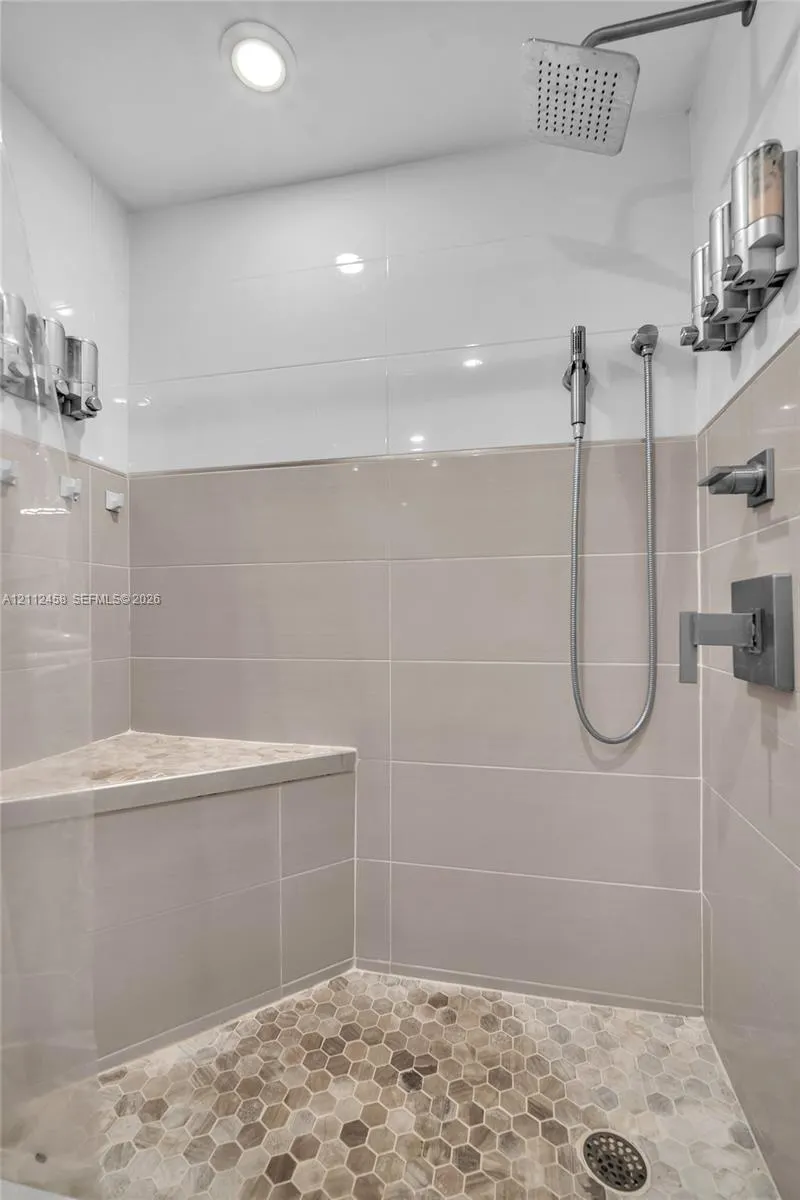 2607 NE 8th Avenue #32