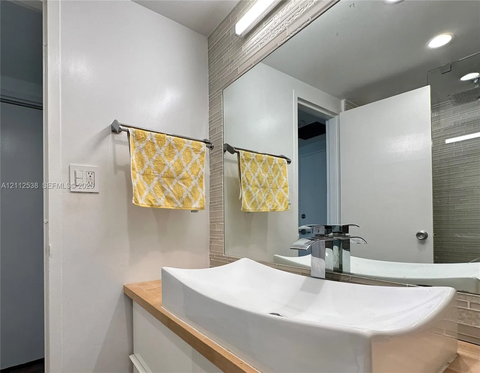 1200 West Avenue #724