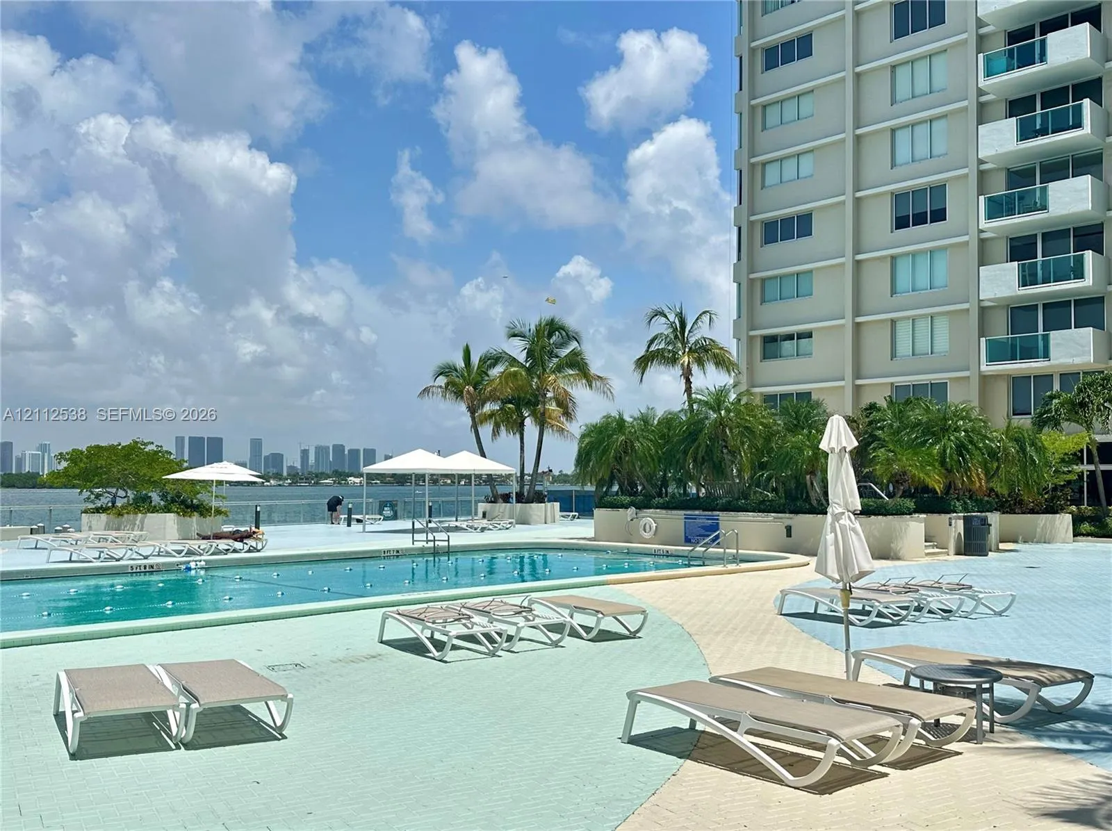 1200 West Avenue #724