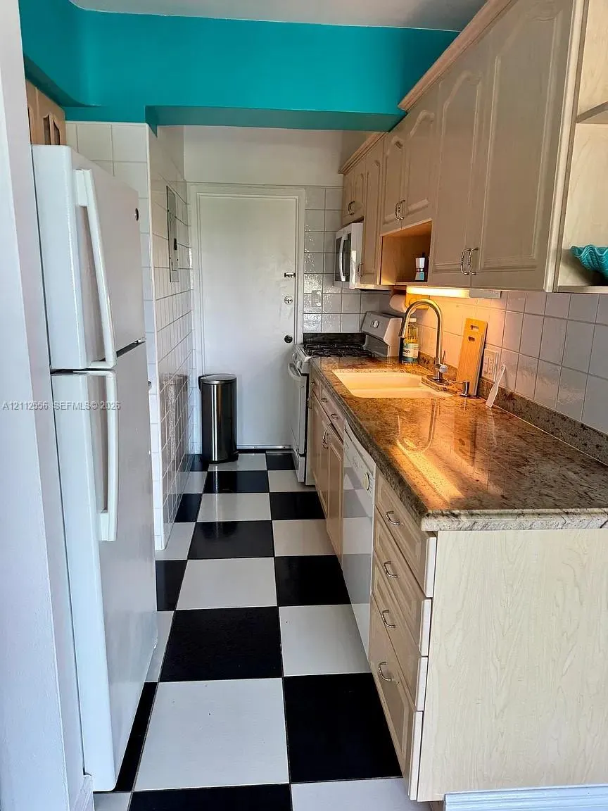 8400 Byron Avenue #4E