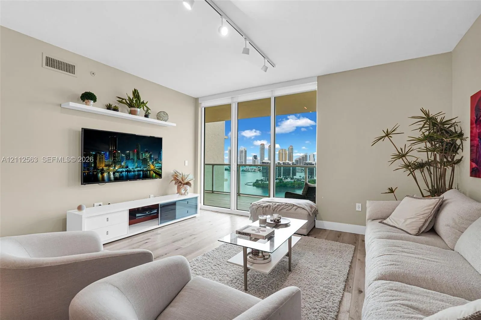 3330 NE 190th Street #2016