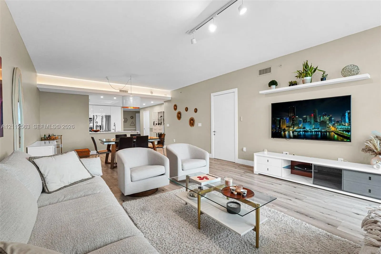3330 NE 190th Street #2016