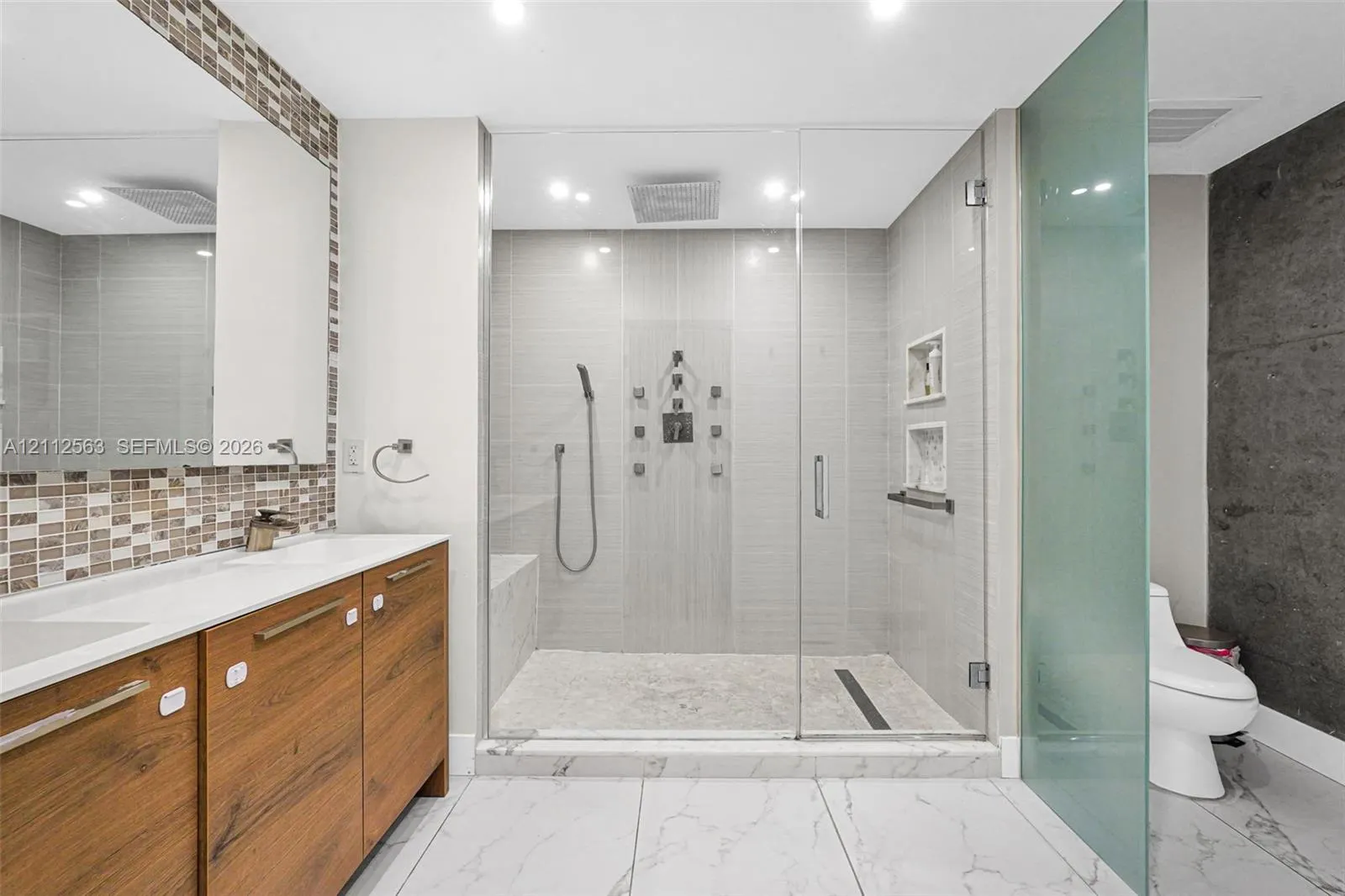 3330 NE 190th Street #2016