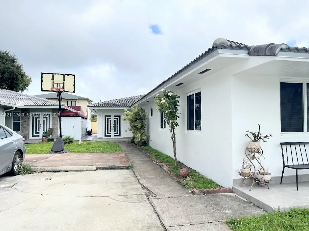 27 NW 51st Avenue #27