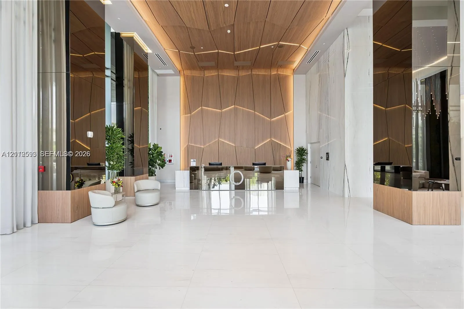 1170 E Hallandale #901