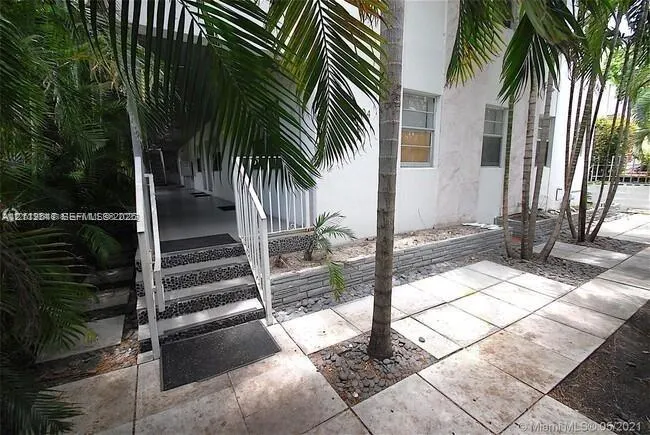 1604 Drexel Avenue #201