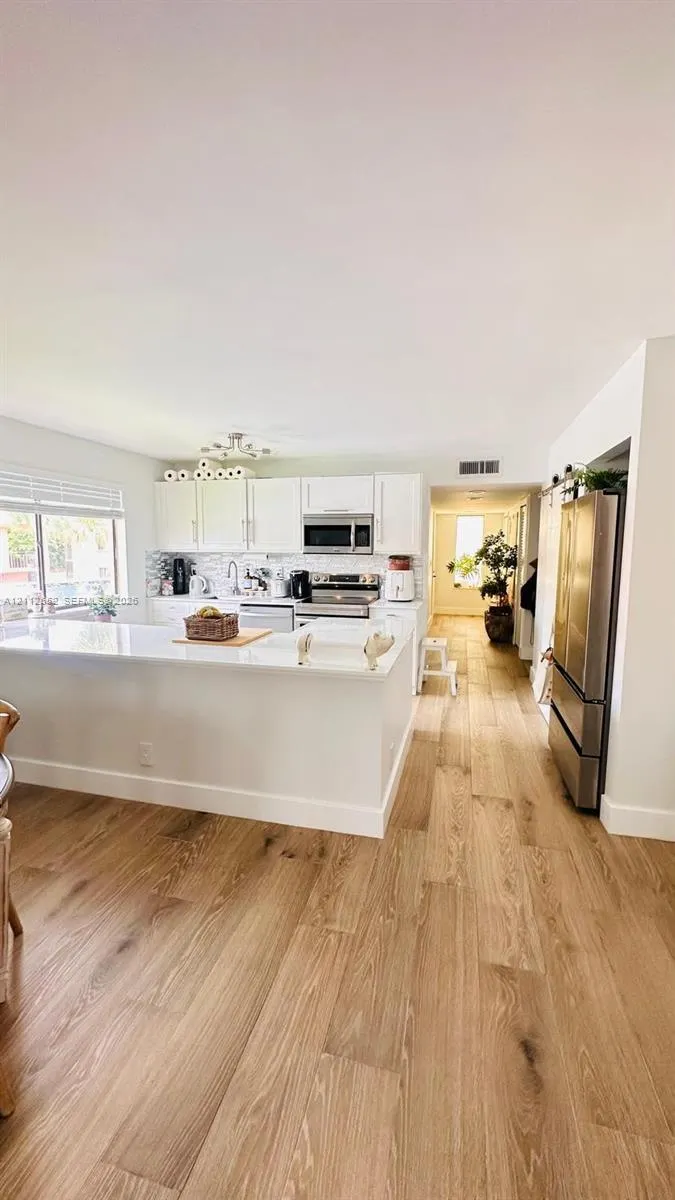 223 Lakeview Drive #204