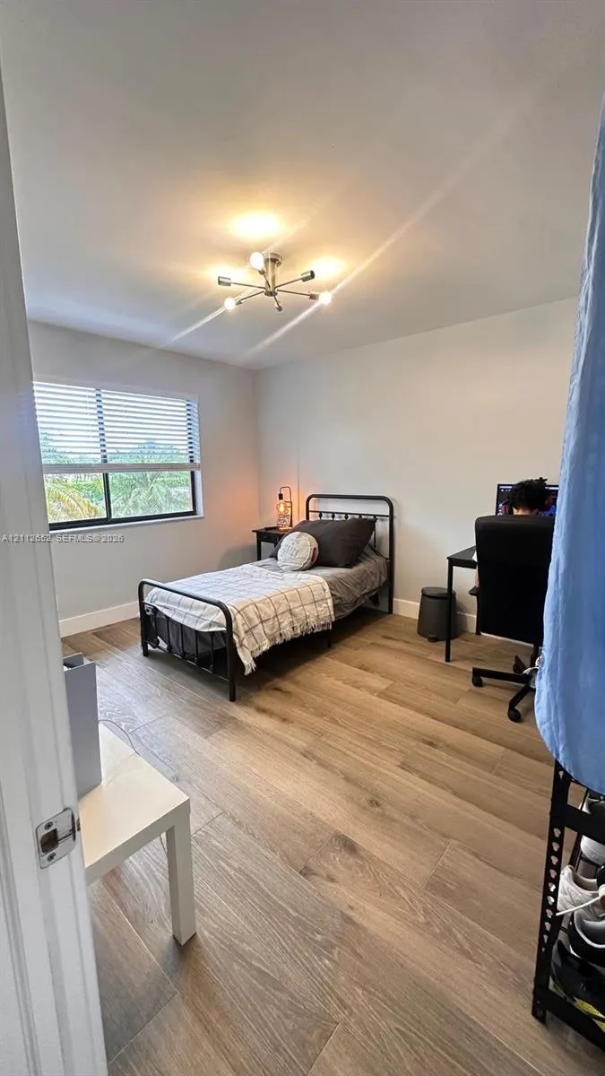 223 Lakeview Drive #204