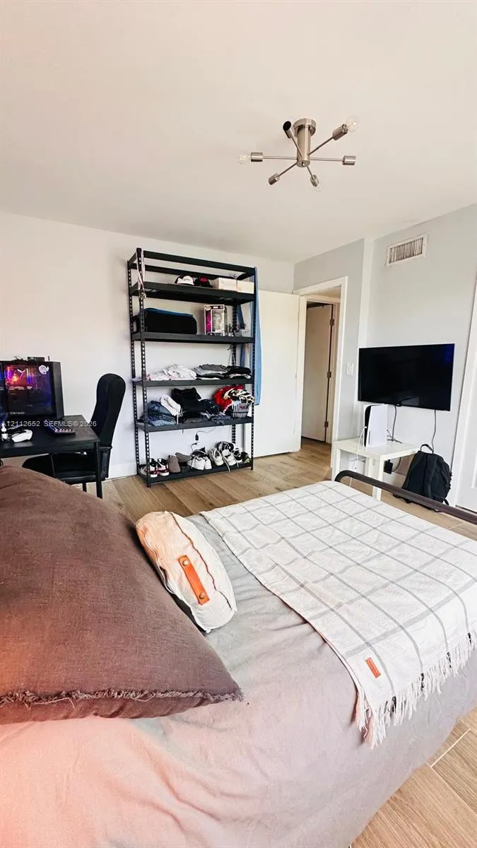 223 Lakeview Drive #204