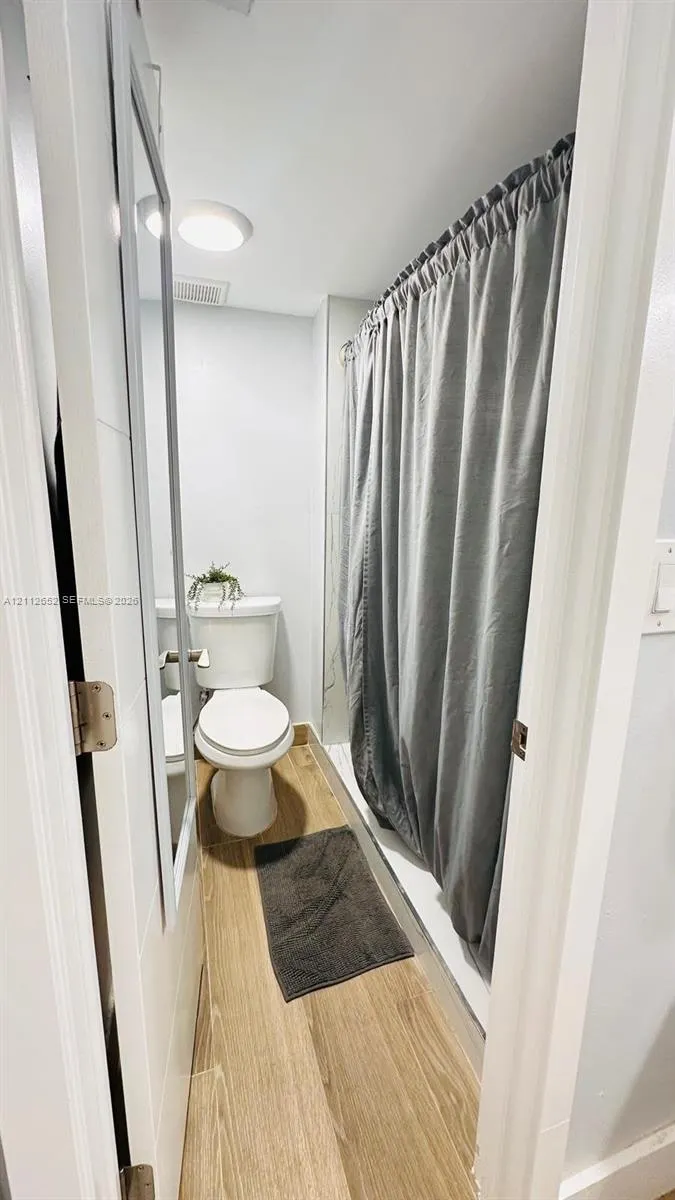 223 Lakeview Drive #204