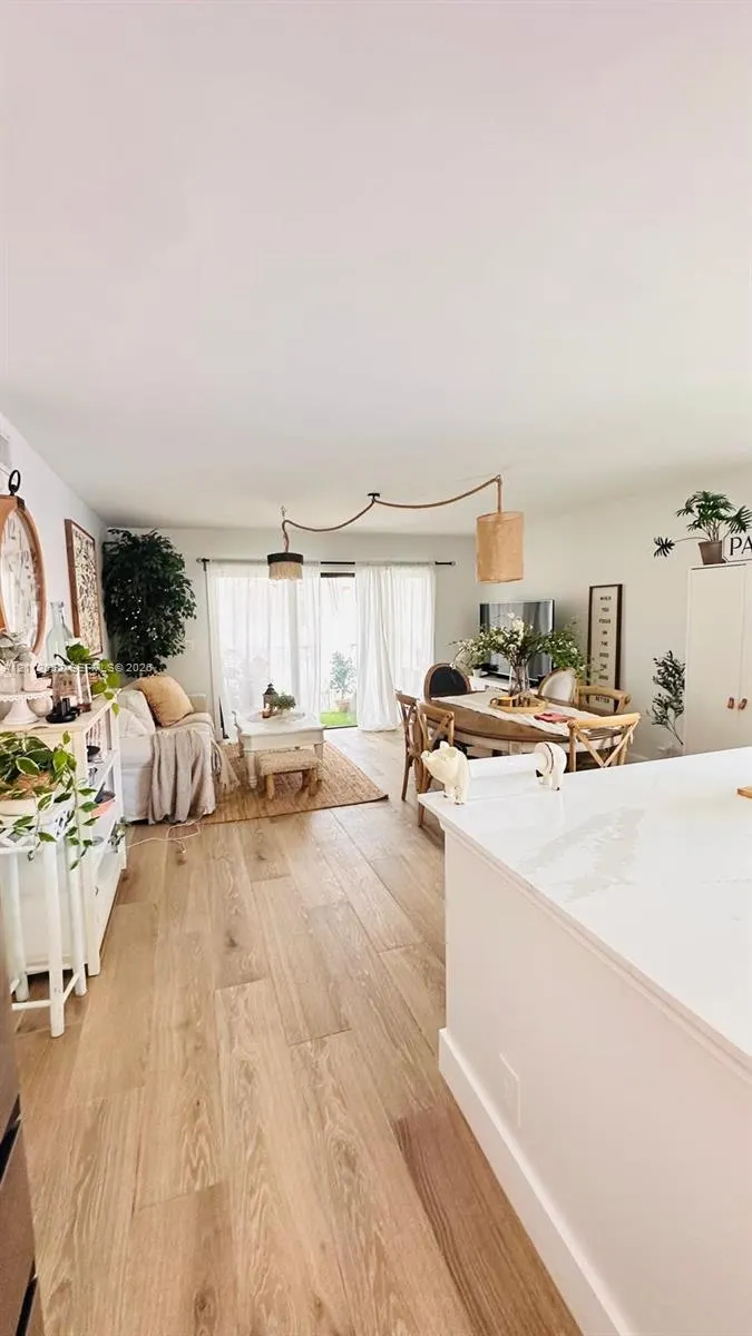 223 Lakeview Drive #204