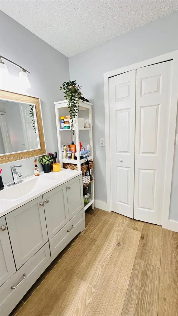 223 Lakeview Drive #204