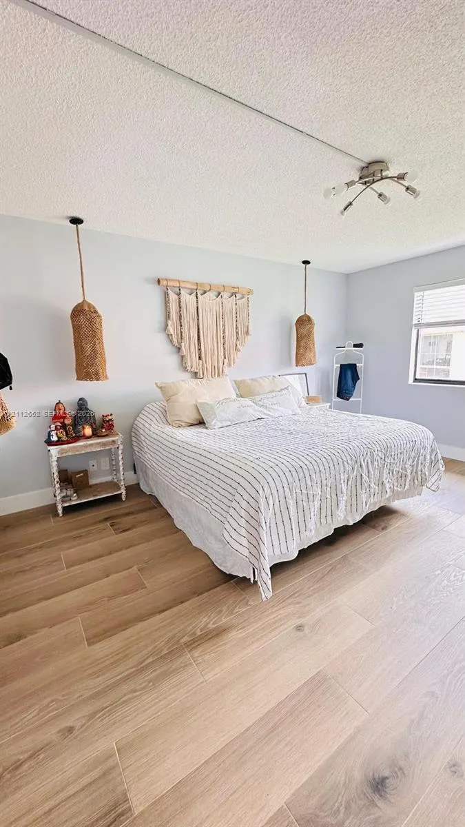 223 Lakeview Drive #204
