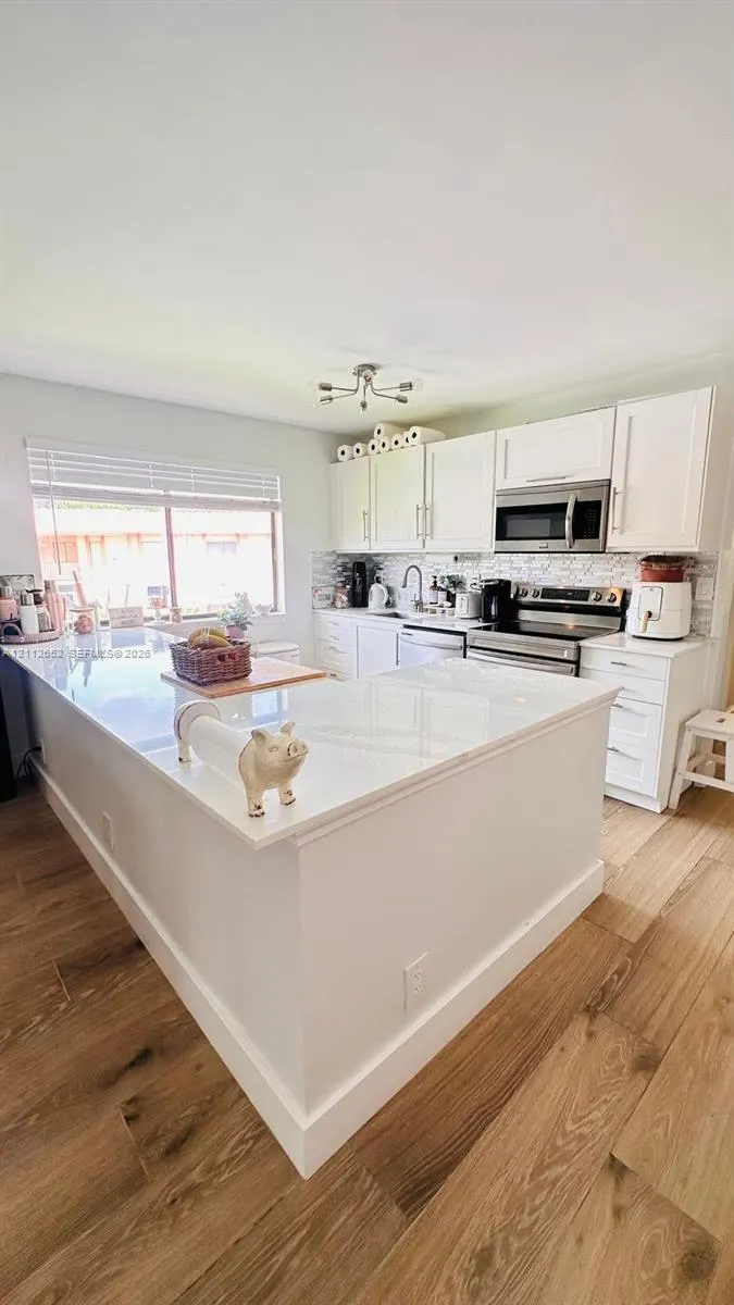 223 Lakeview Drive #204