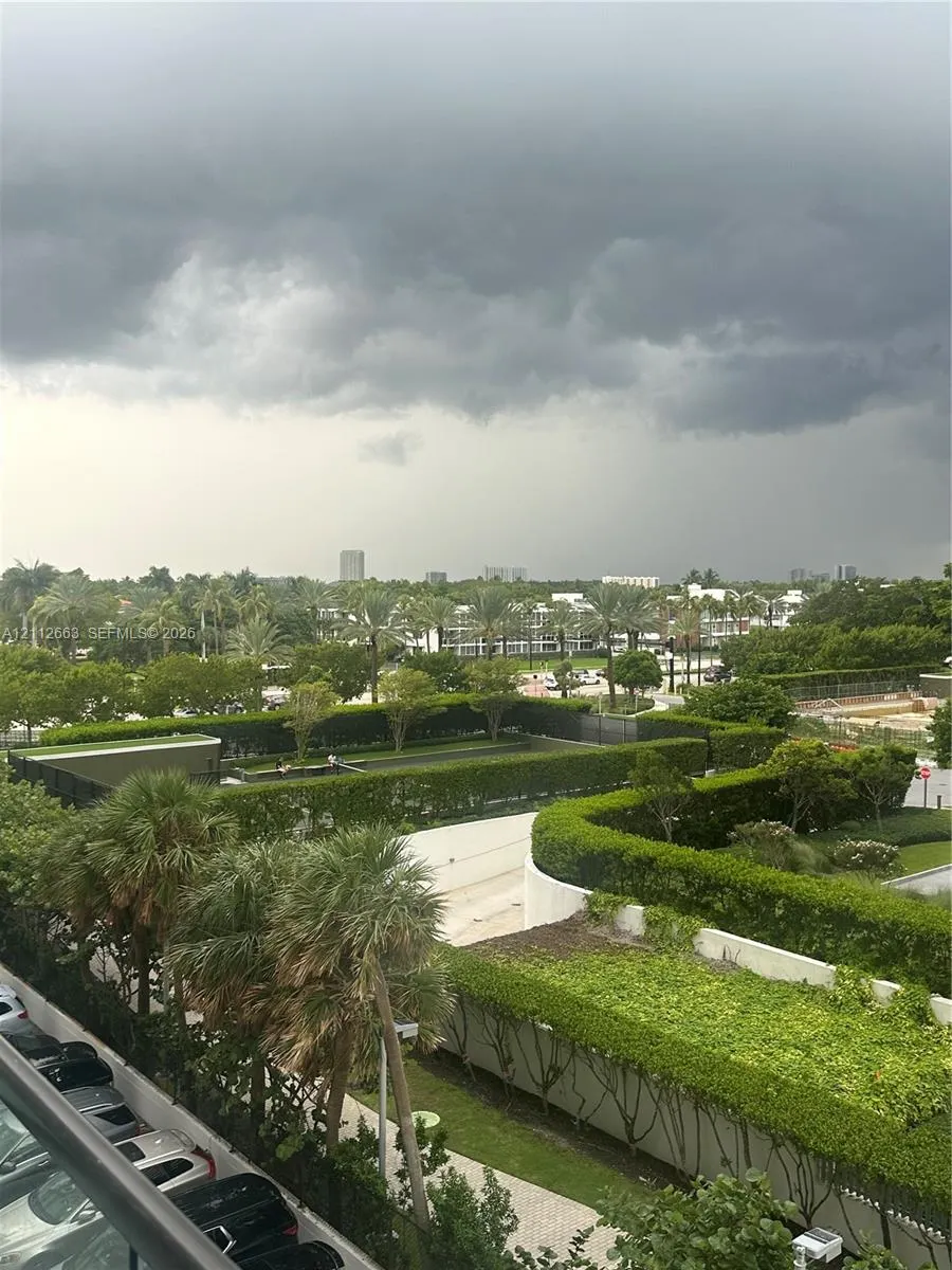 10185 Collins Avenue #523