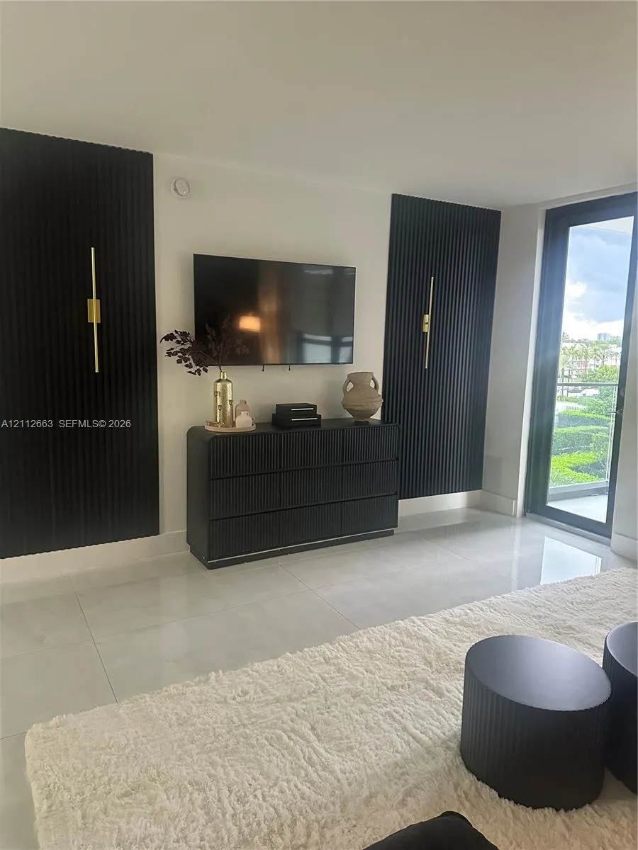 10185 Collins Avenue #523