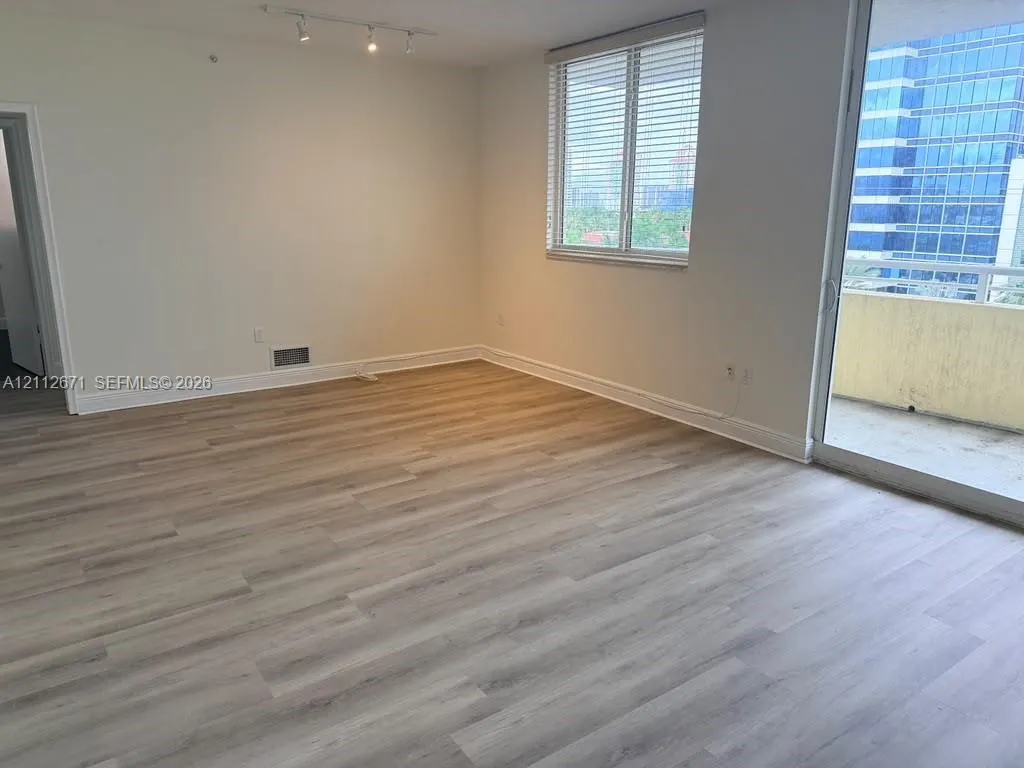 18800 NE 29th Avenue #606