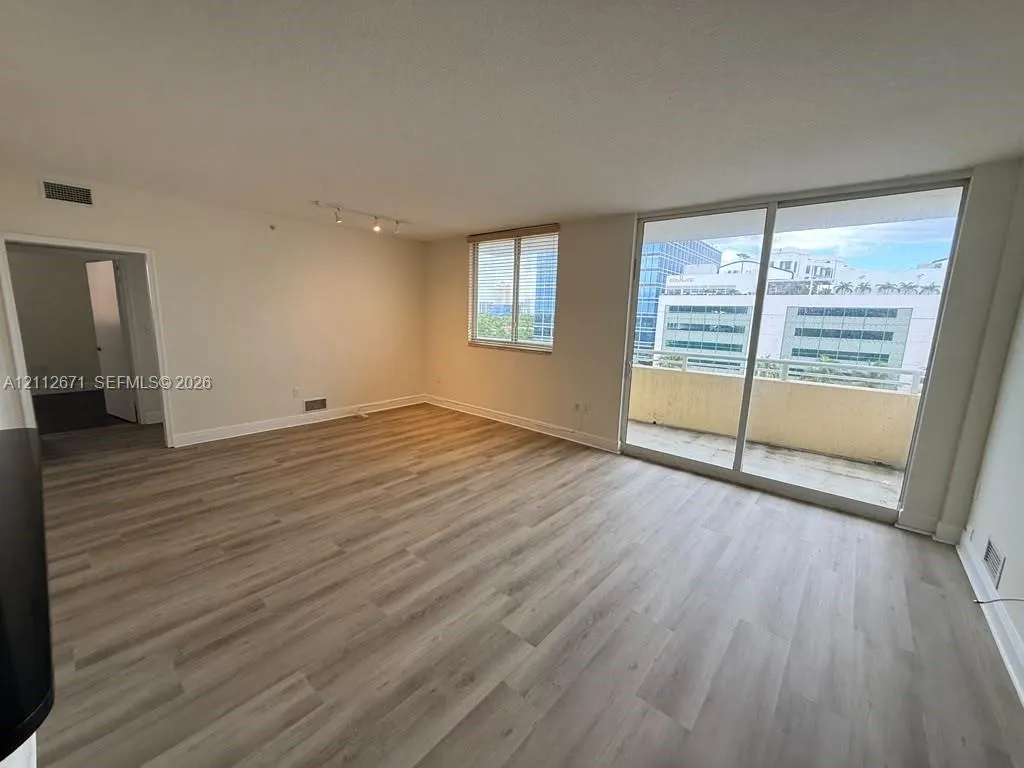 18800 NE 29th Avenue #606