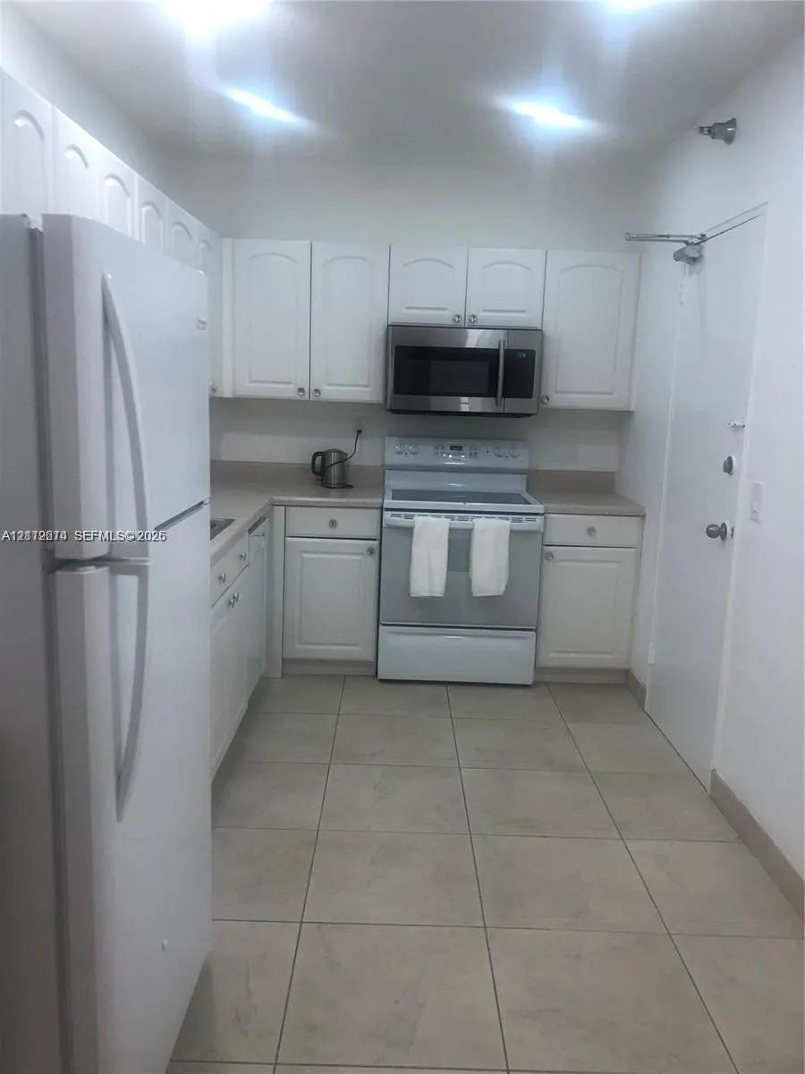 10185 Collins Avenue #1016