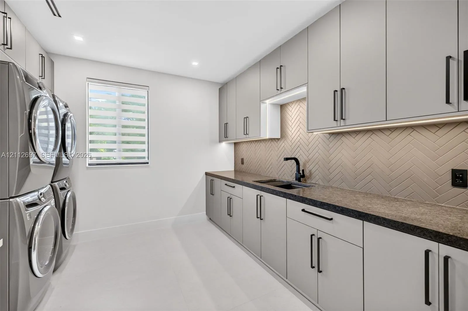 700 SW 12th Avenue