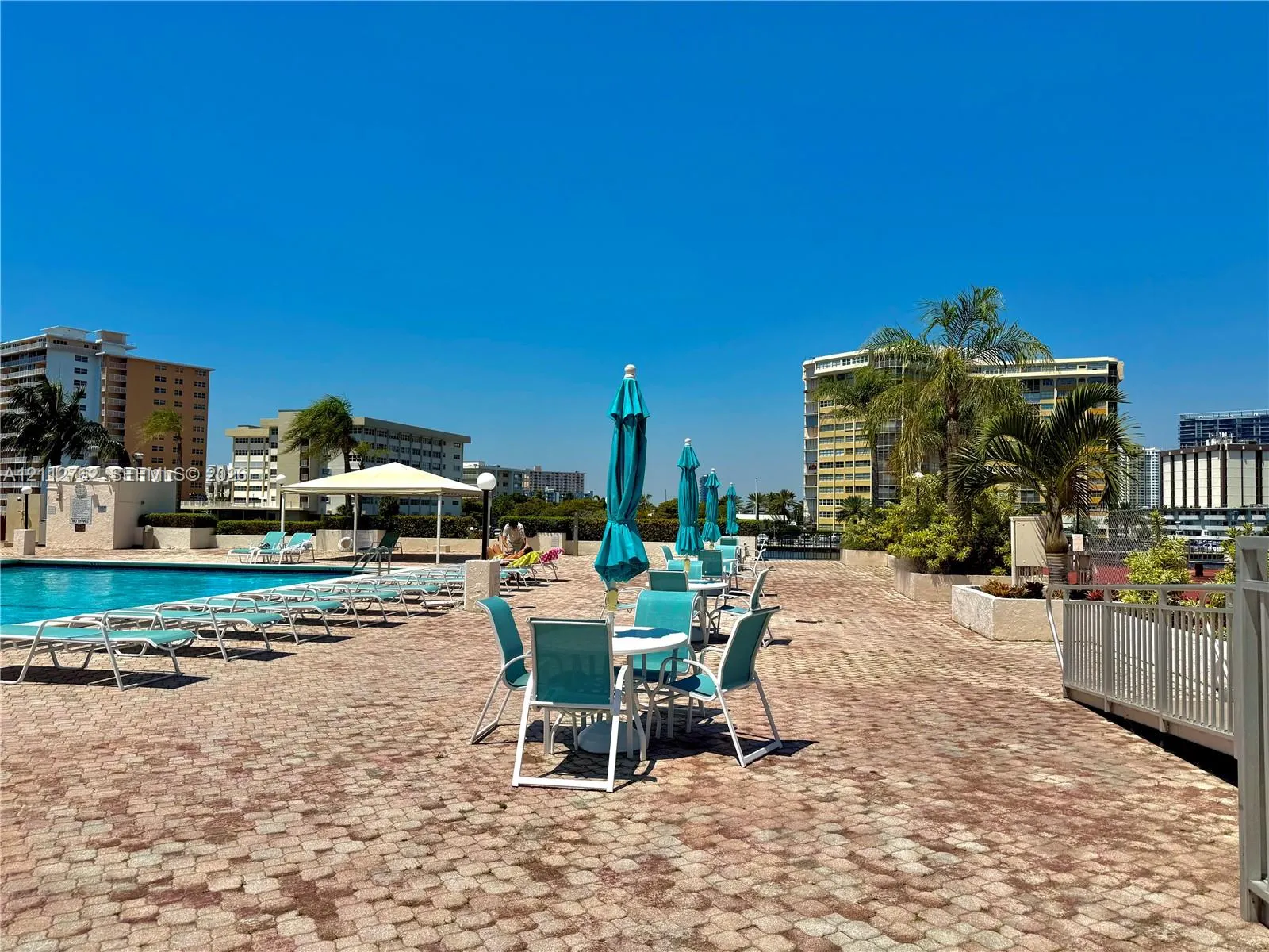 1865 S Ocean Drive #8I