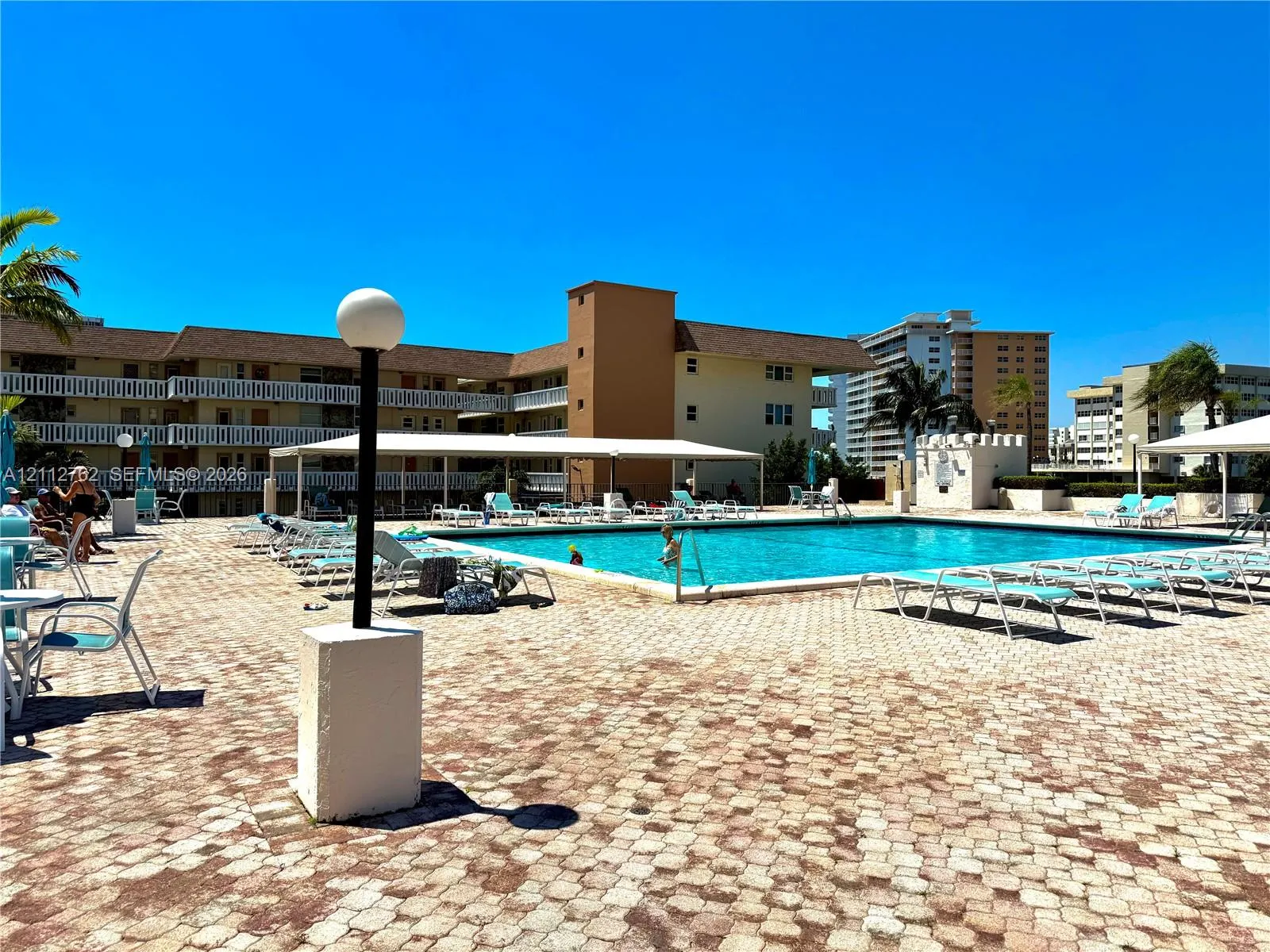 1865 S Ocean Drive #8I