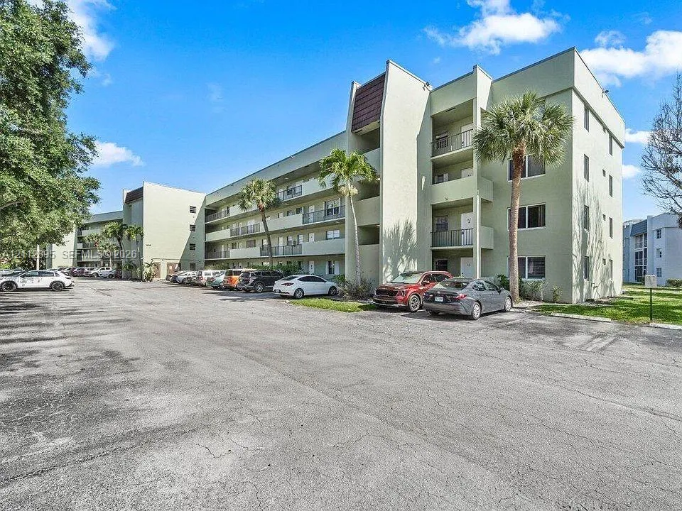 1638 Embassy Drive #306