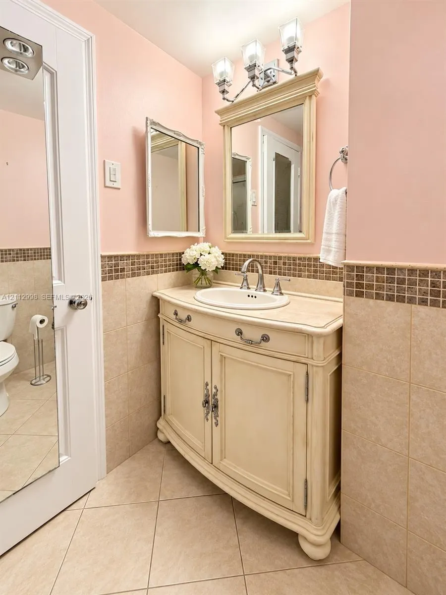 4350 Hillcrest Drive #411