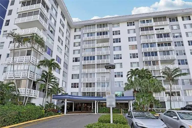 4350 Hillcrest Drive #411