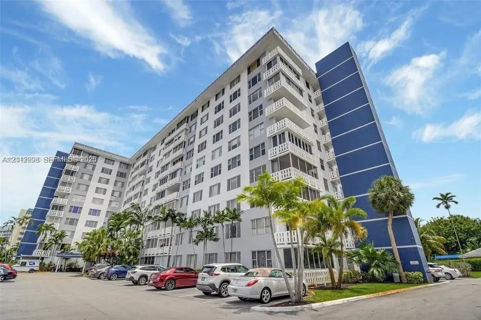 4350 Hillcrest Drive #411