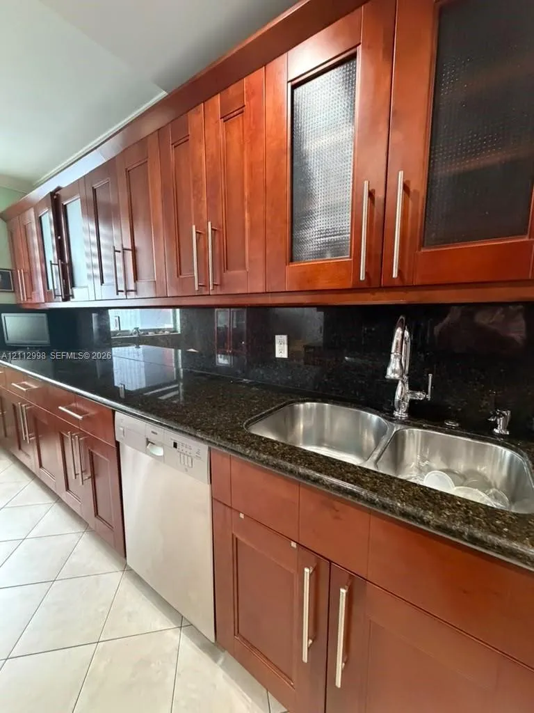 4350 Hillcrest Drive #411