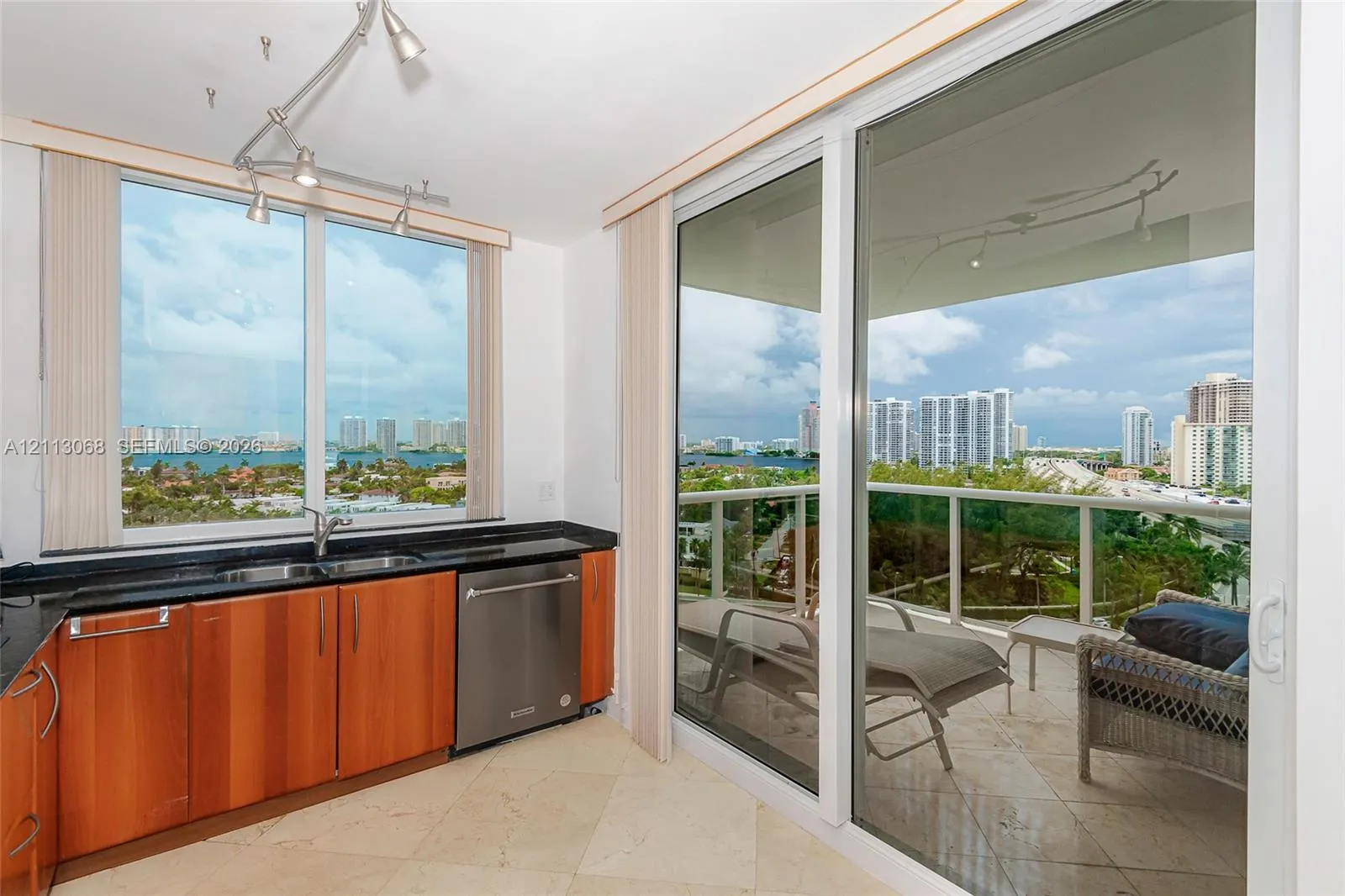 19111 Collins Avenue #1007