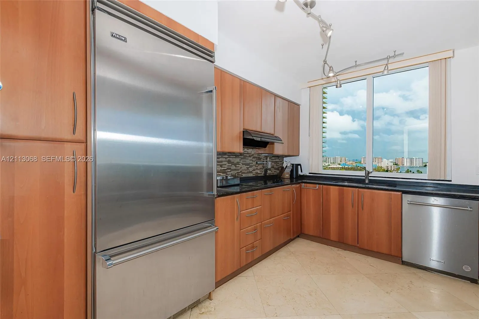 19111 Collins Avenue #1007