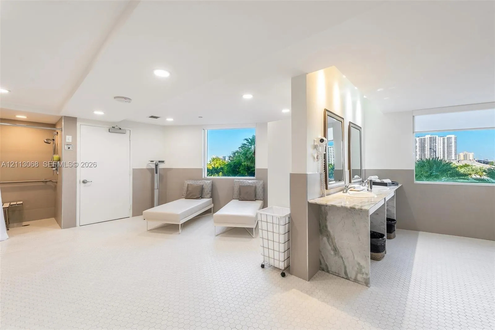 19111 Collins Avenue #1007