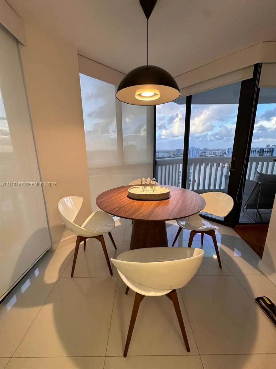 1000 W Island Boulevard #2210