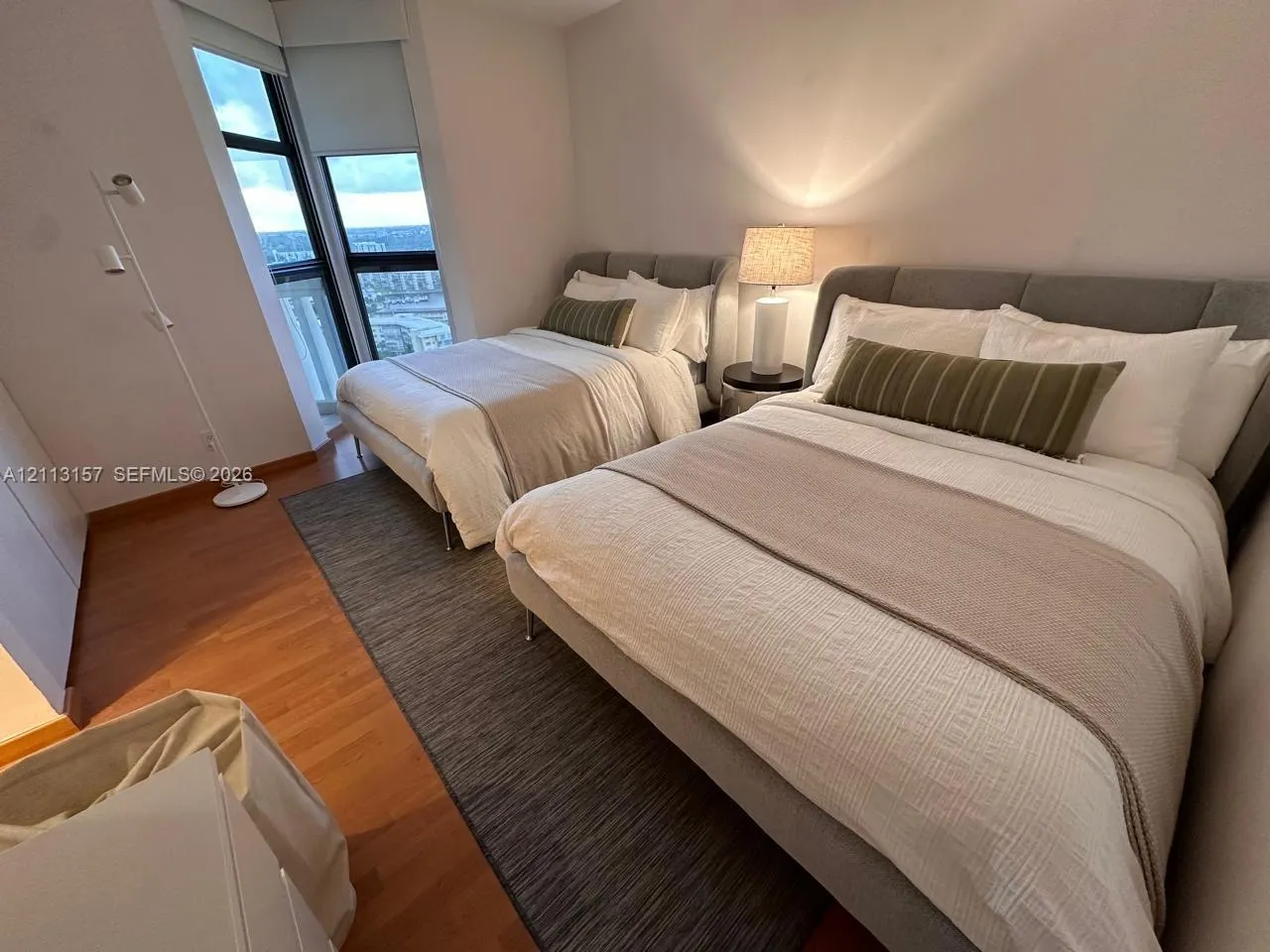 1000 W Island Boulevard #2210