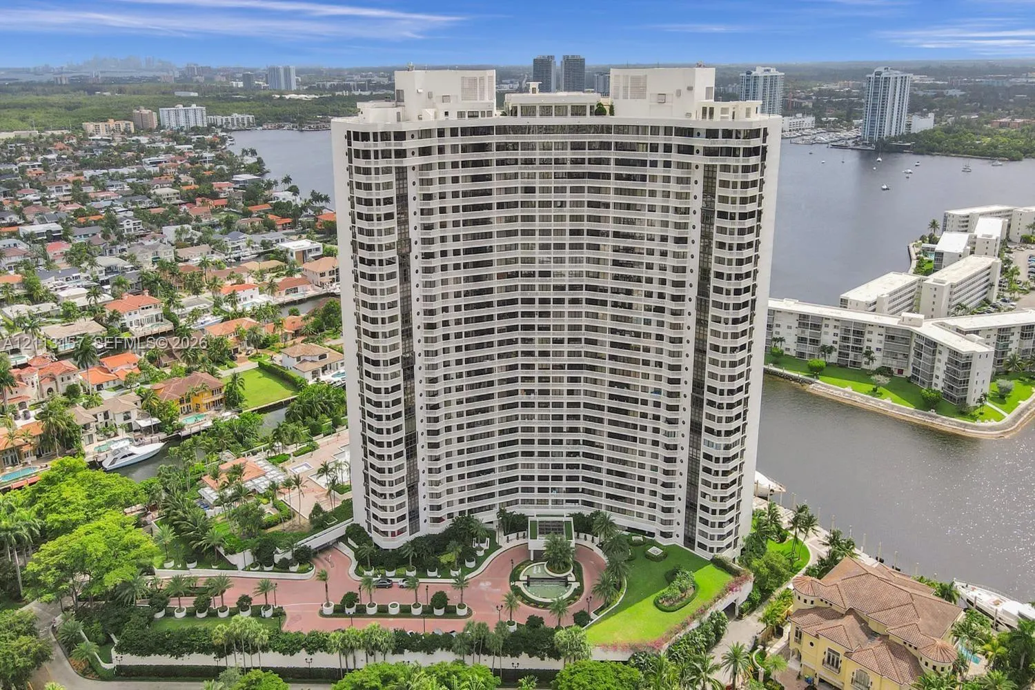 1000 W Island Boulevard #2210