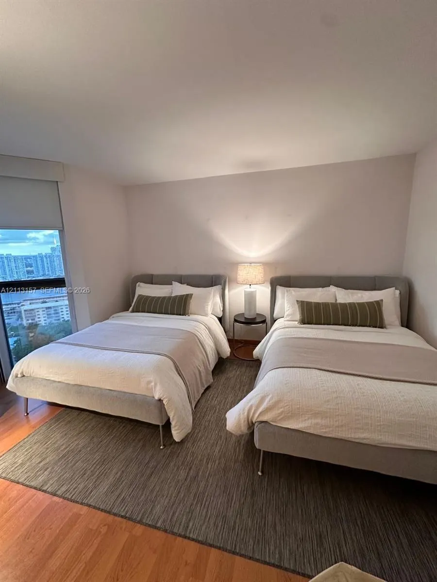 1000 W Island Boulevard #2210