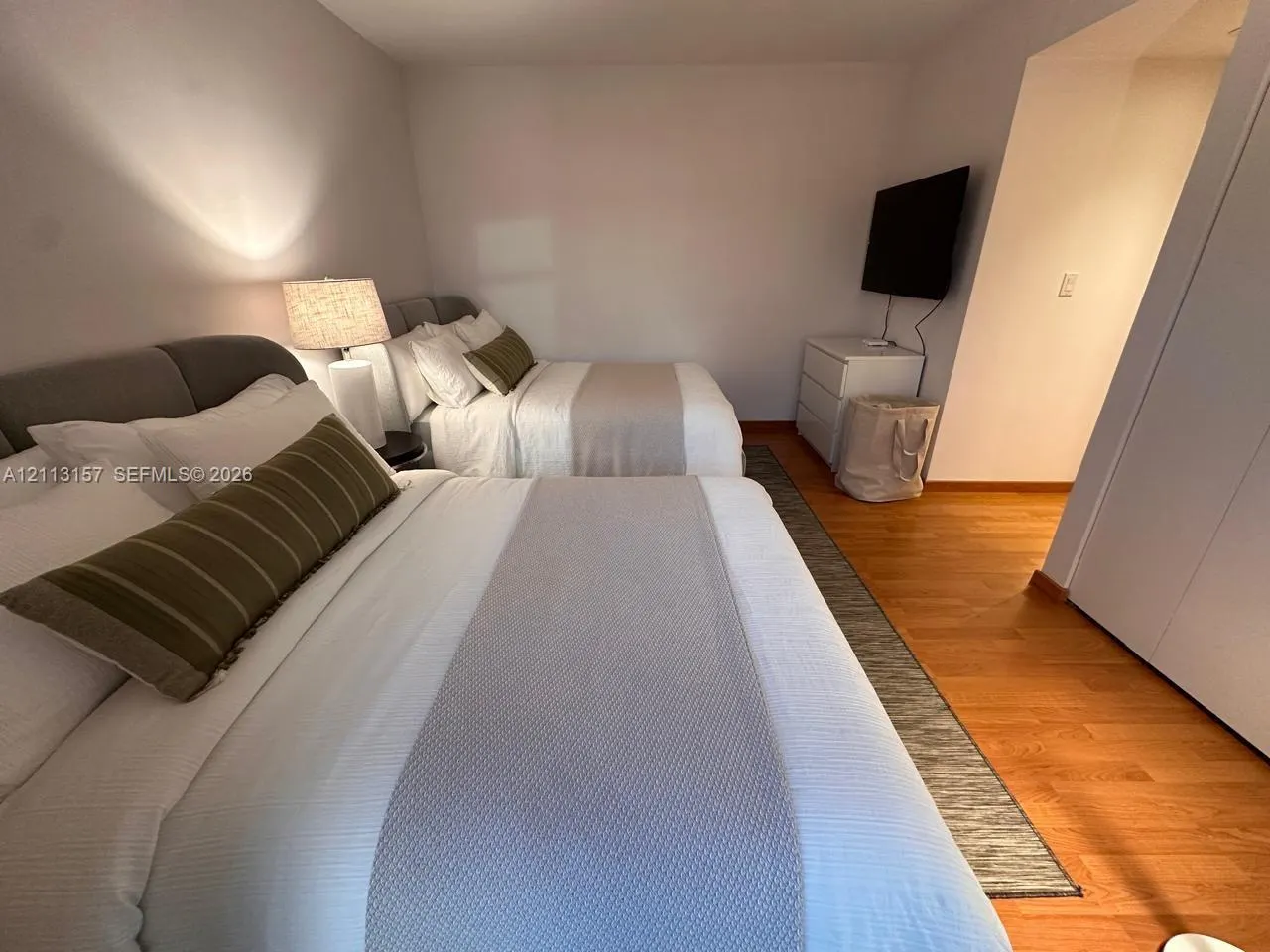 1000 W Island Boulevard #2210