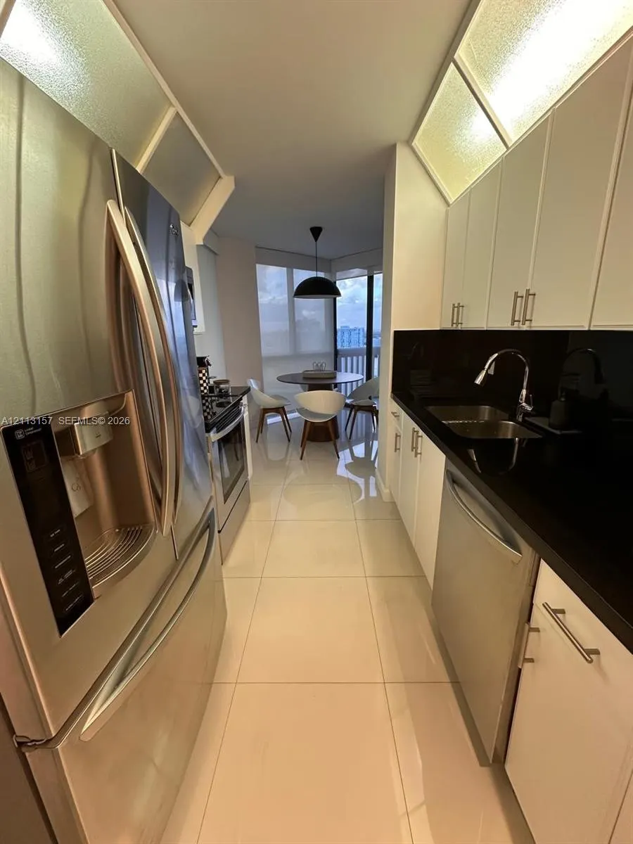 1000 W Island Boulevard #2210