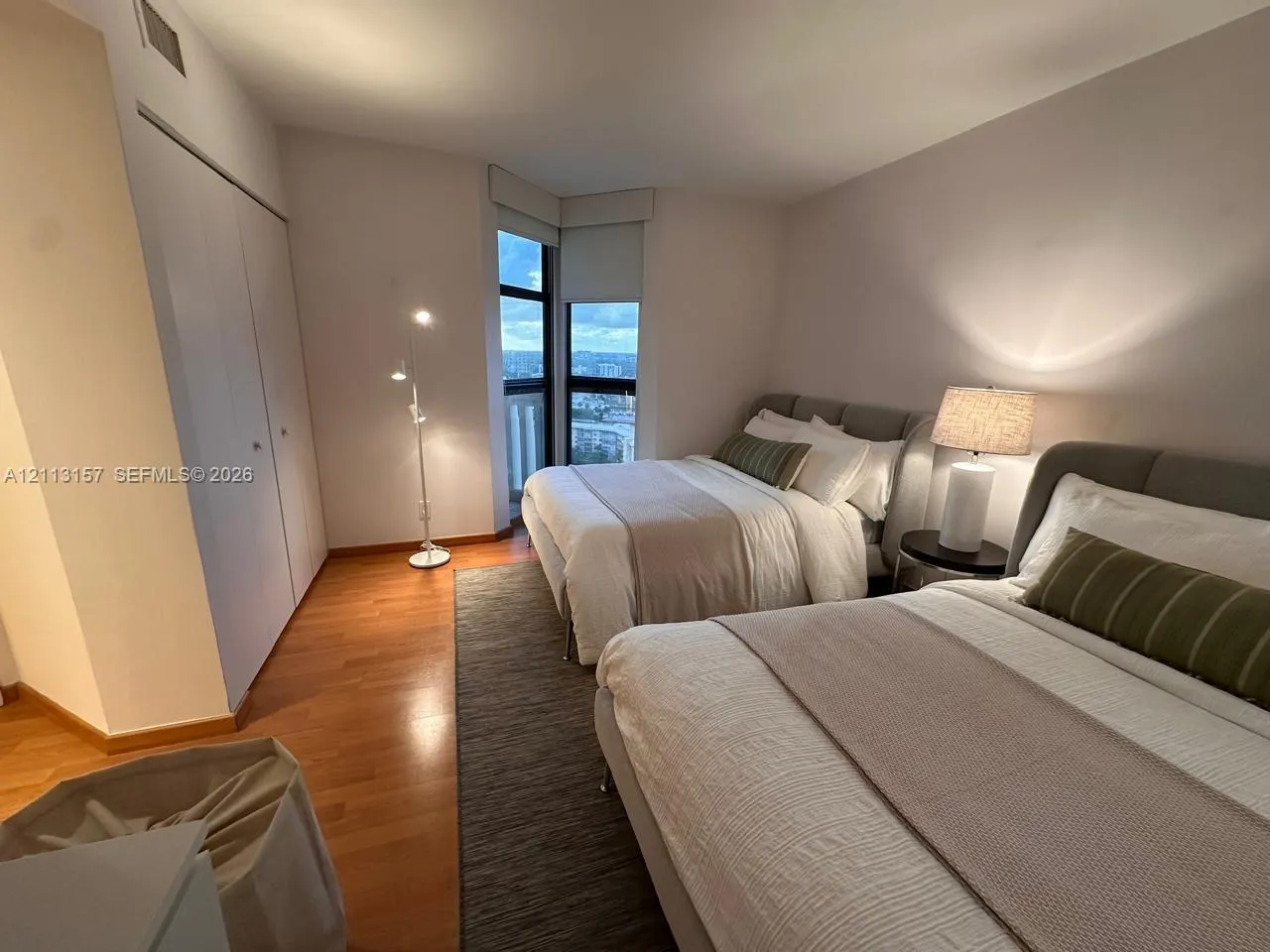 1000 W Island Boulevard #2210