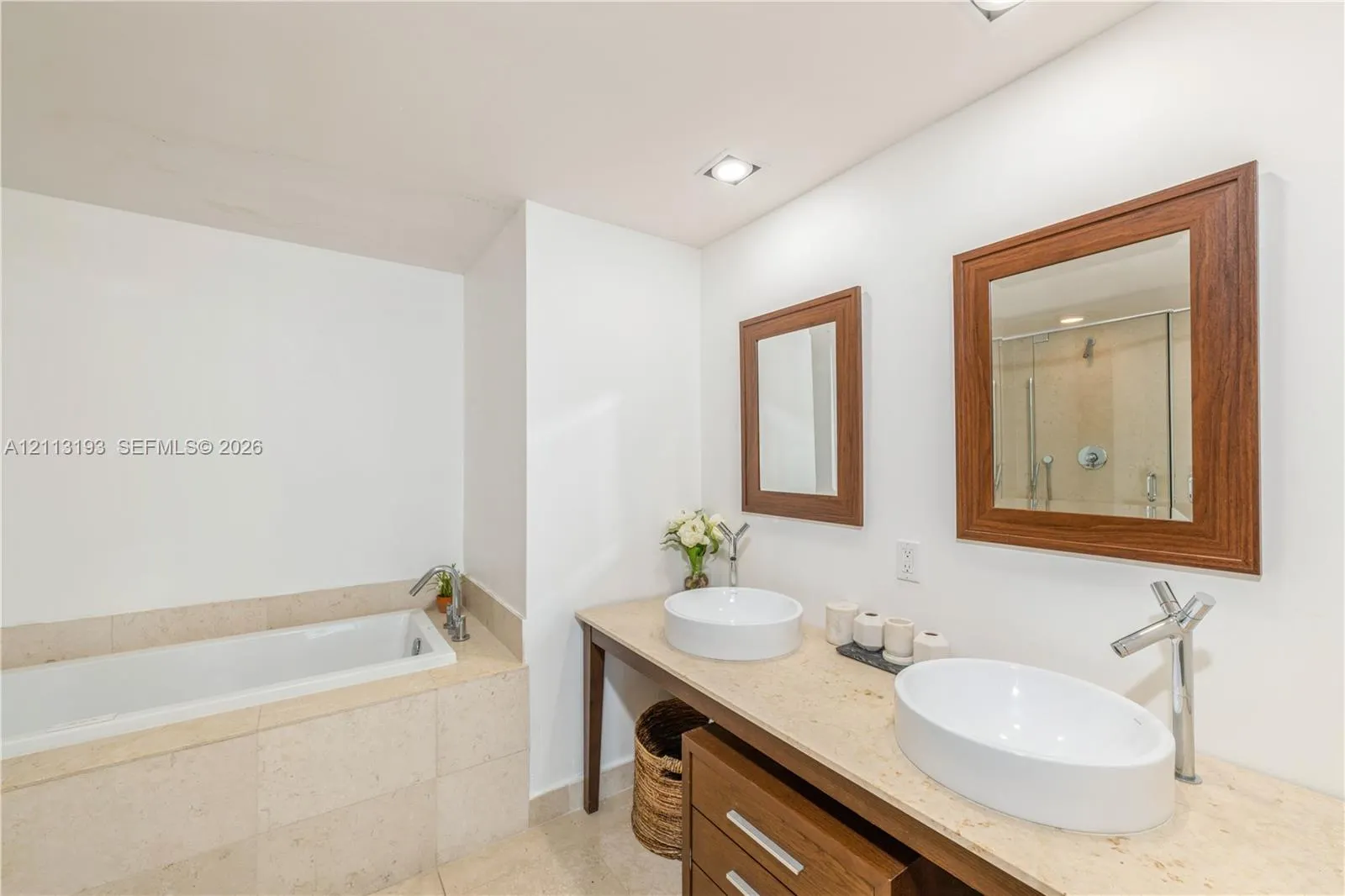 485 Brickell Avenue #3704