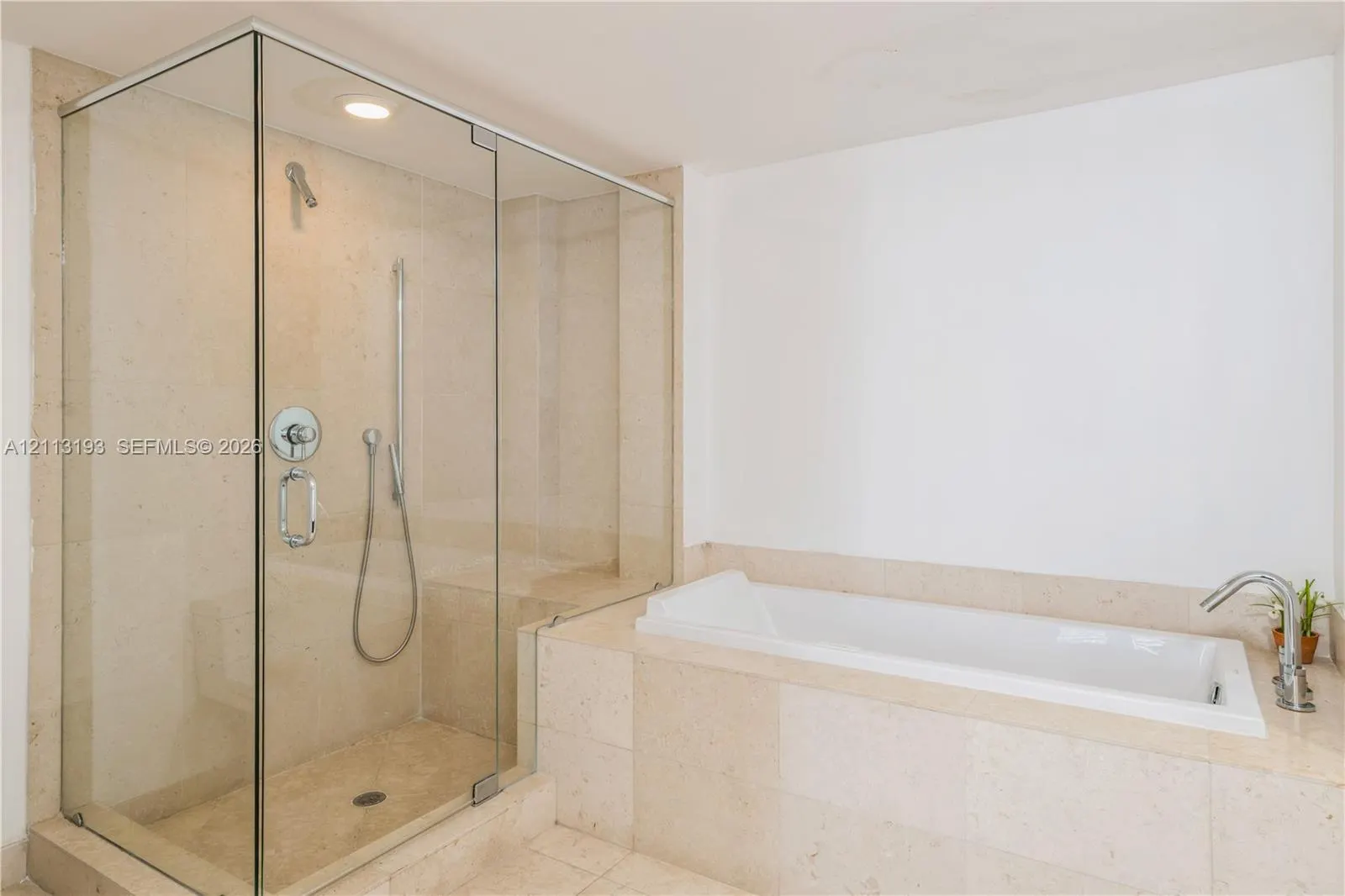 485 Brickell Avenue #3704