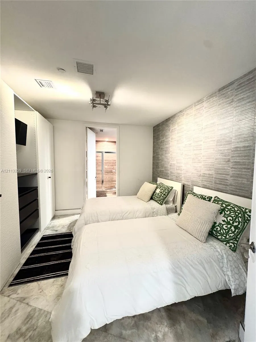 16001 Collins Avenue #2403