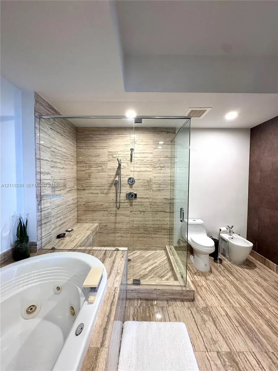 16001 Collins Avenue #2403