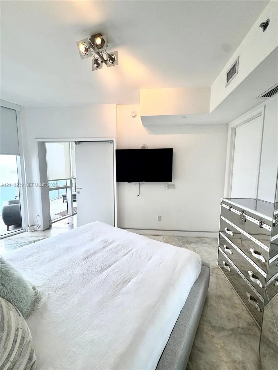 16001 Collins Avenue #2403