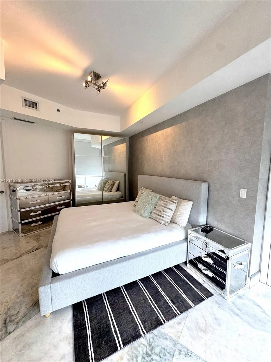 16001 Collins Avenue #2403