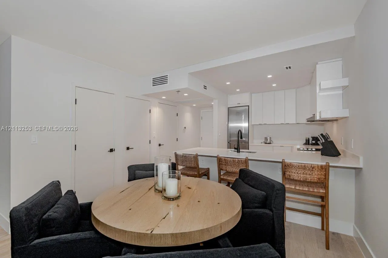 2301 Collins Avenue #914