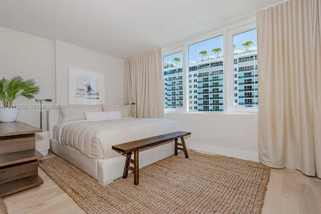 2301 Collins Avenue #914